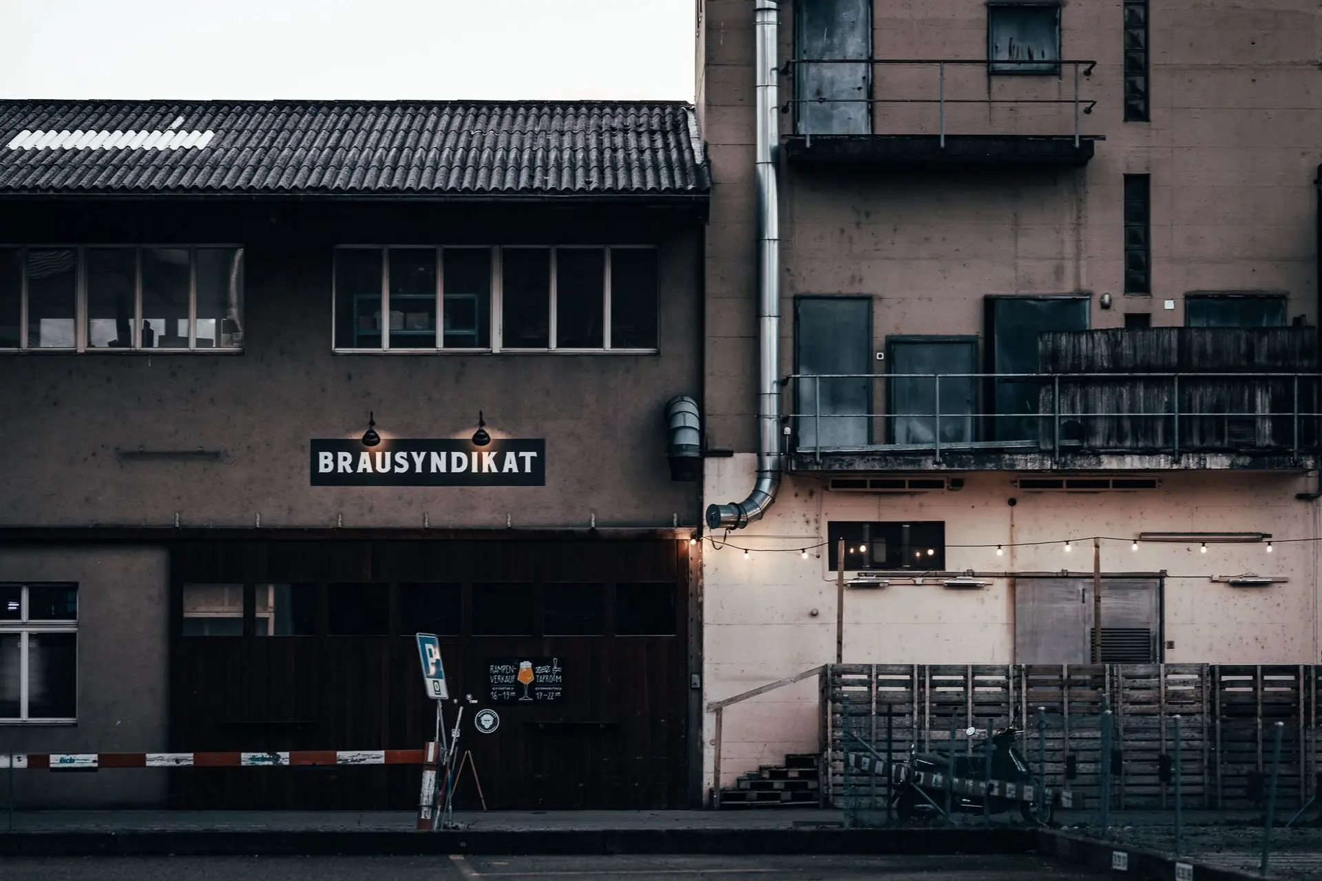 Brausyndikat Brausyndikat craft brewery small-batch beer since 2015, handcrafted with natural ingredients, collaborating with other breweries, fresh craft beer delivered to your door.